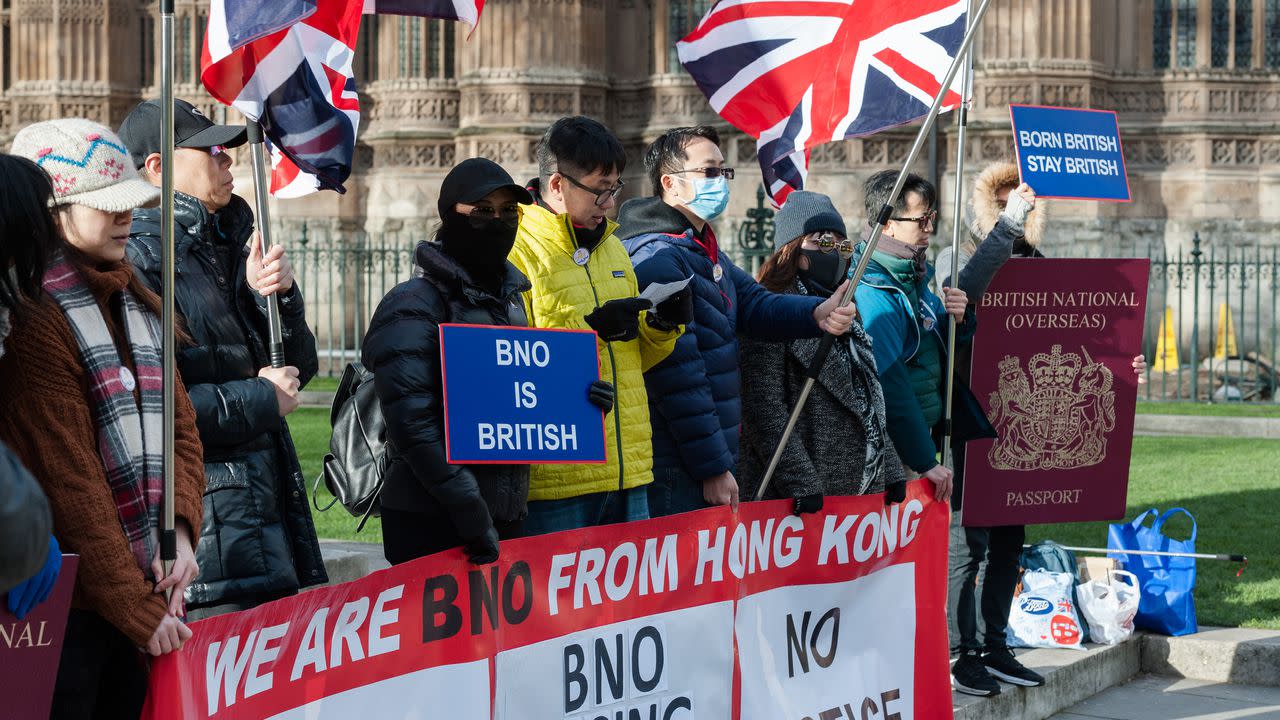 Repression in China leads thousands of people to flee Hong Kong as the UK opens a new visa scheme