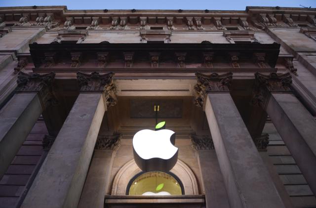 GLASGOW, UNITED KINGDOM - APRIL 22: The Apple Store logo leaf is turned green in Buchanan Street for Earth Day on April 22, 2015 in Glasgow, Scotland. (Photo by Martin Grimes/Getty Images for Apple)