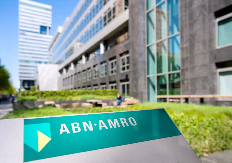 Nederlandse officieren van justitie onderzoeken rol ABN Amro in winstbelastingzaak