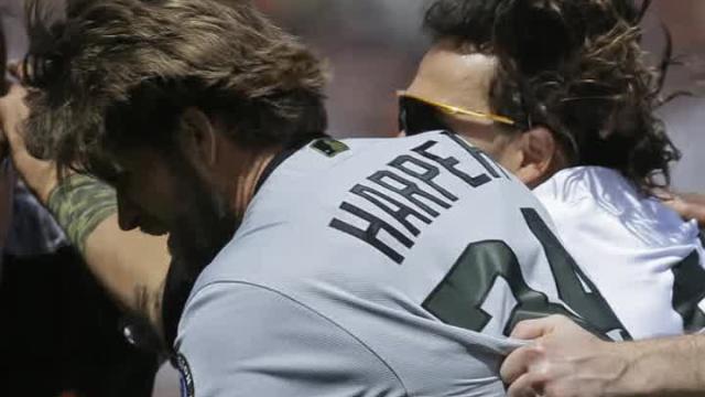 Michael Morse has a concussion after collision during Giants brawl