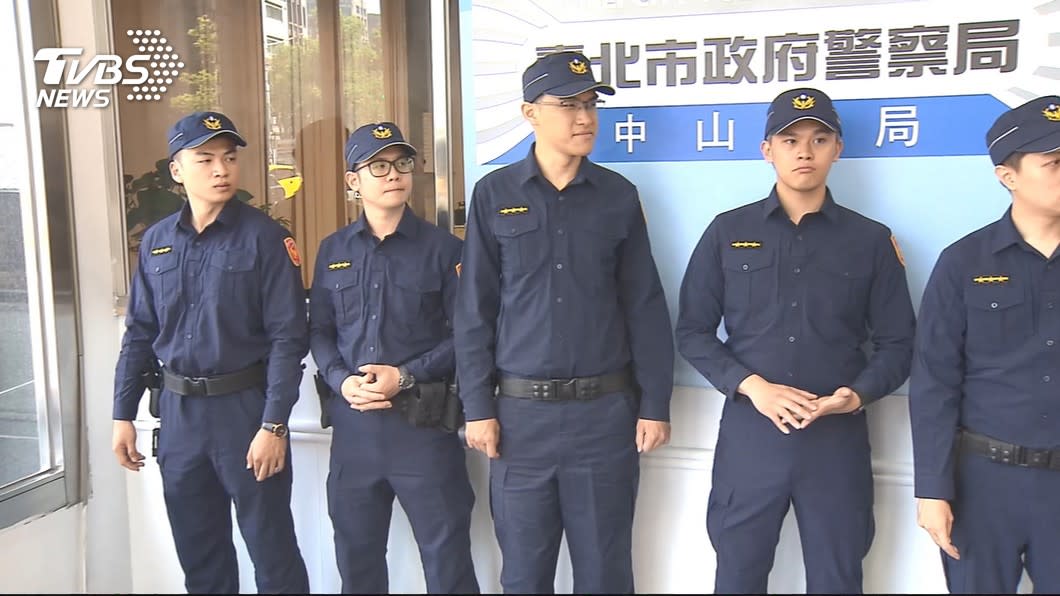 迫不及待 警制服換新美女警新衣亮相