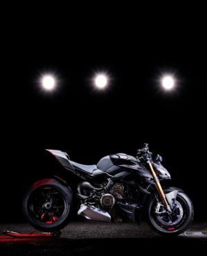 2023 DUCATI Streetfighter V4出現啦！