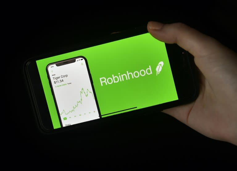 Fast-growing but controversial, Robinhood falls in Nasdaq ...