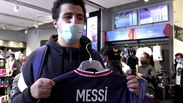 PSG fans race to buy Messi shirts