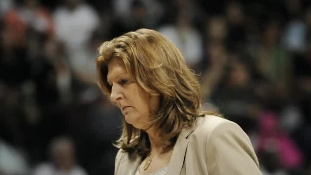 Women's basketball icon Anne Donovan dies at 56