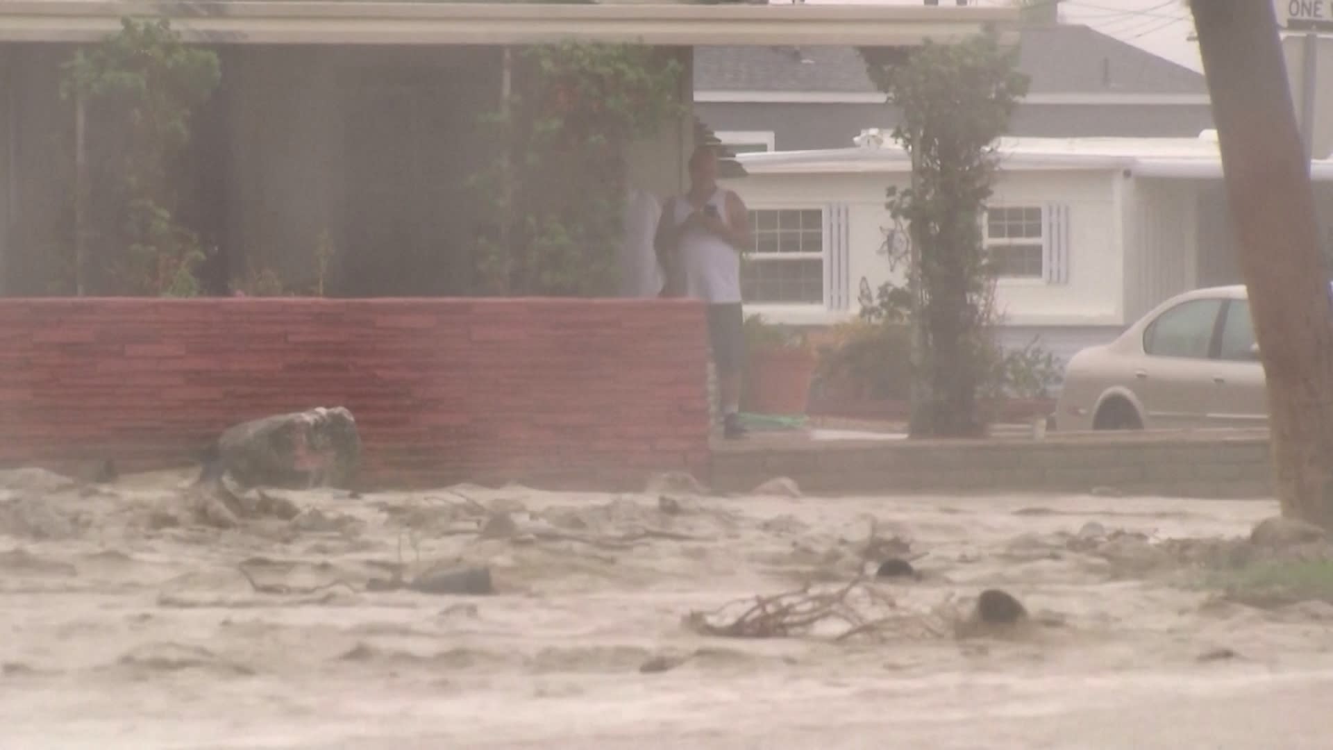 Thousands Stranded, 1 Dead in California Mudslides - ABC News