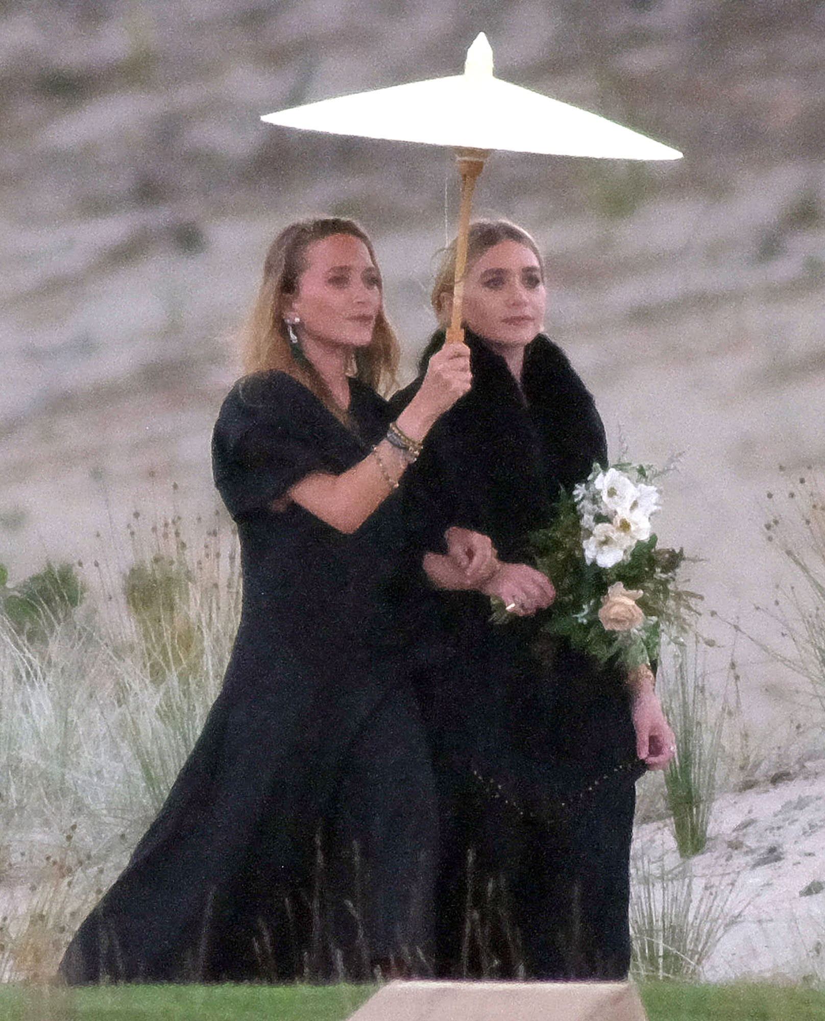 MaryKate and Ashley Olsen Make a Chic Duo at New Zealand Wedding