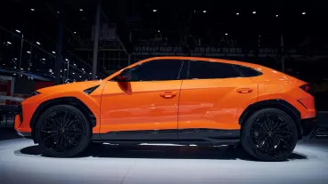 Lamborghini unveils hybrid Urus SUV