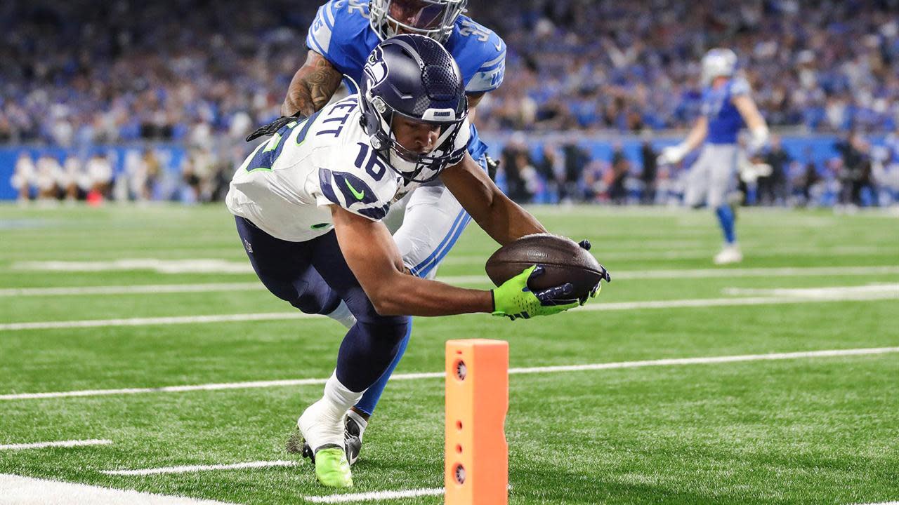 Seattle Seahawks-Dallas Cowboys Week 3 film review: Tyler Lockett finds the  endzone 3 times - Field Gulls