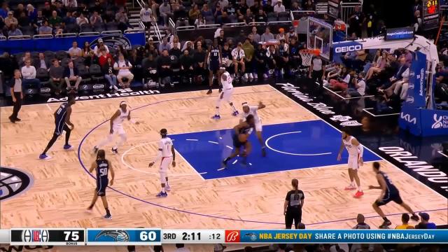 Admiral Schofield with a 2-pointer vs the LA Clippers