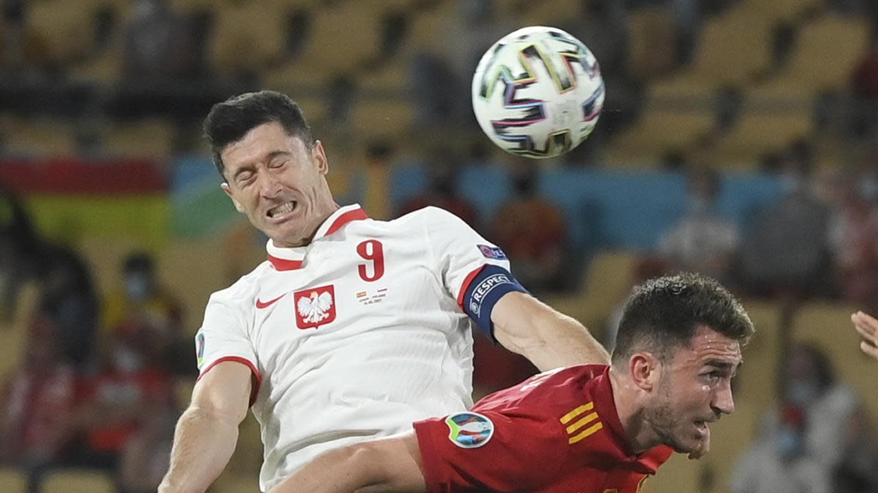 Lewandowski gives Poland 1-1 draw v Spain