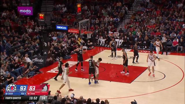 Anfernee Simons with an and one vs the LA Clippers