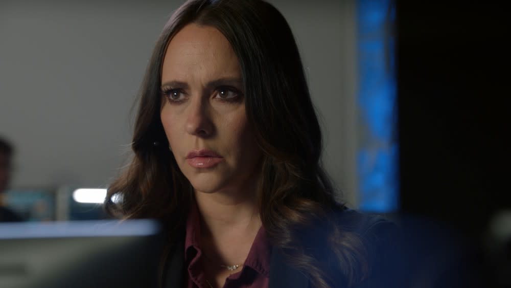 ‘9-1-1’ Star Jennifer Love Hewitt Teases ‘Fun’ Winter Finale for Maddie and Chimney, How Maddie Will React to Buck’s Big Decision