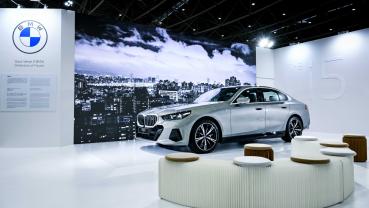 BMW攜手2024台北當代藝術博覽會，純電i5詮釋豪華移動新體驗