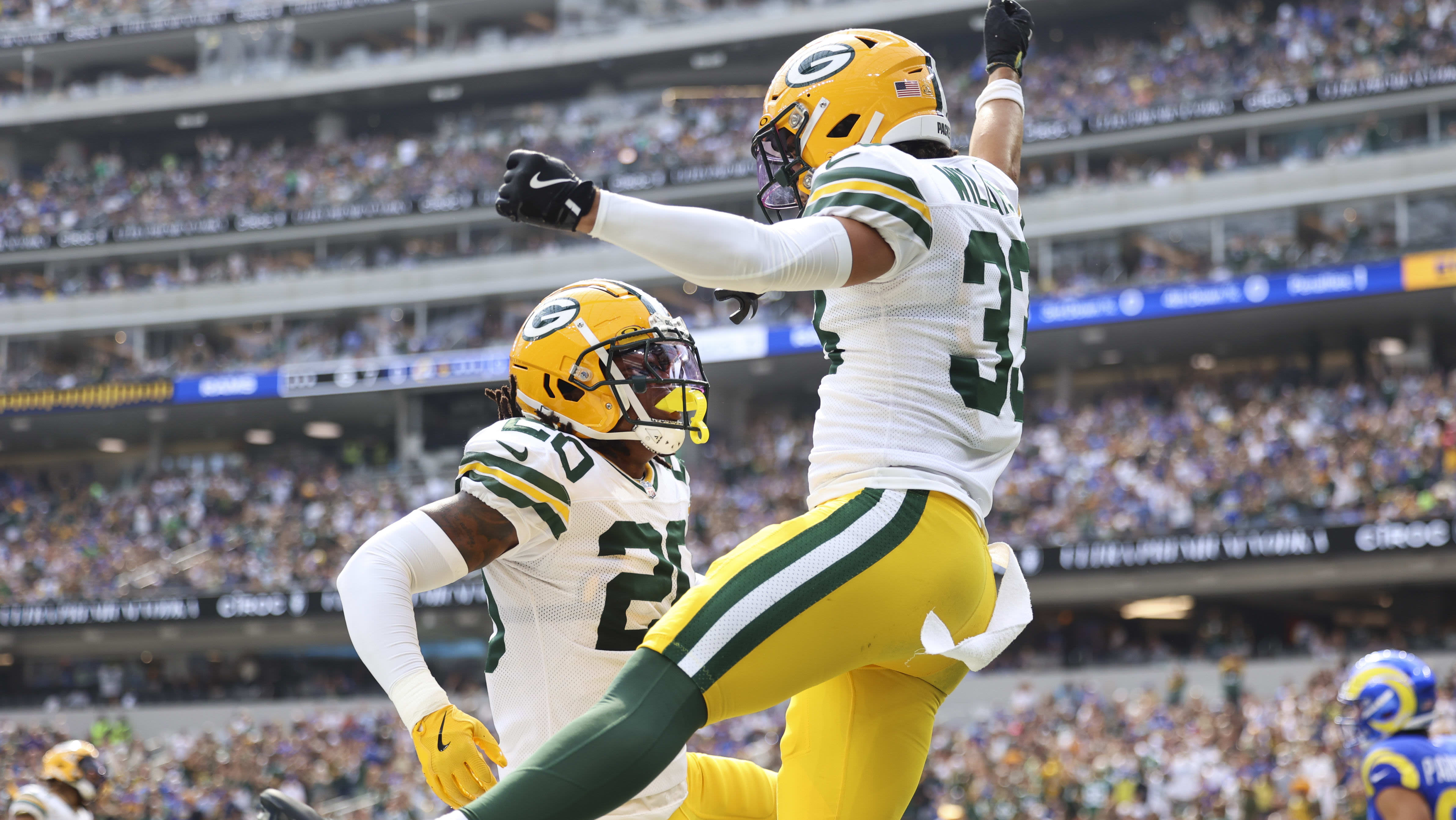 Live updates: Love, Green Bay look to escape Los Angeles with a win