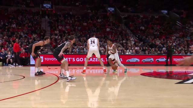 Josh Hart with an and one vs the Houston Rockets