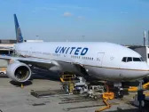 United Airlines (UAL) Q1 Earnings & Revenues Top Estimates