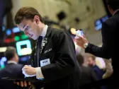 Stocks close mixed, Dow records sixth day in win streak