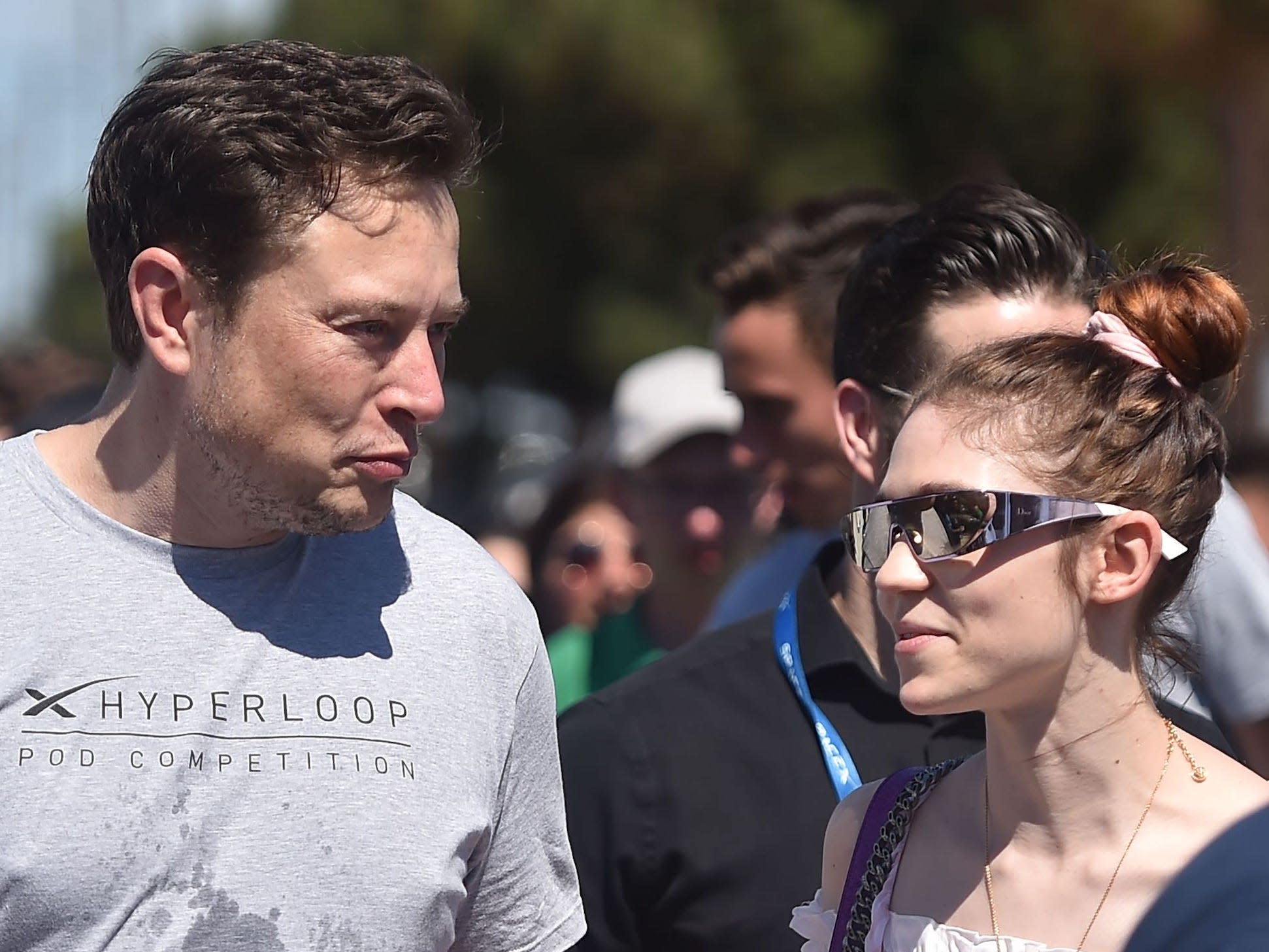 Elon Musk posted a rare family photo with Grimes and their baby, X Æ A