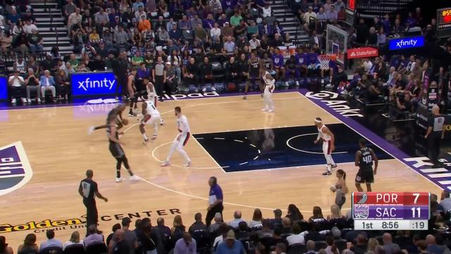 Anfernee Simons with a dunk vs the Sacramento Kings