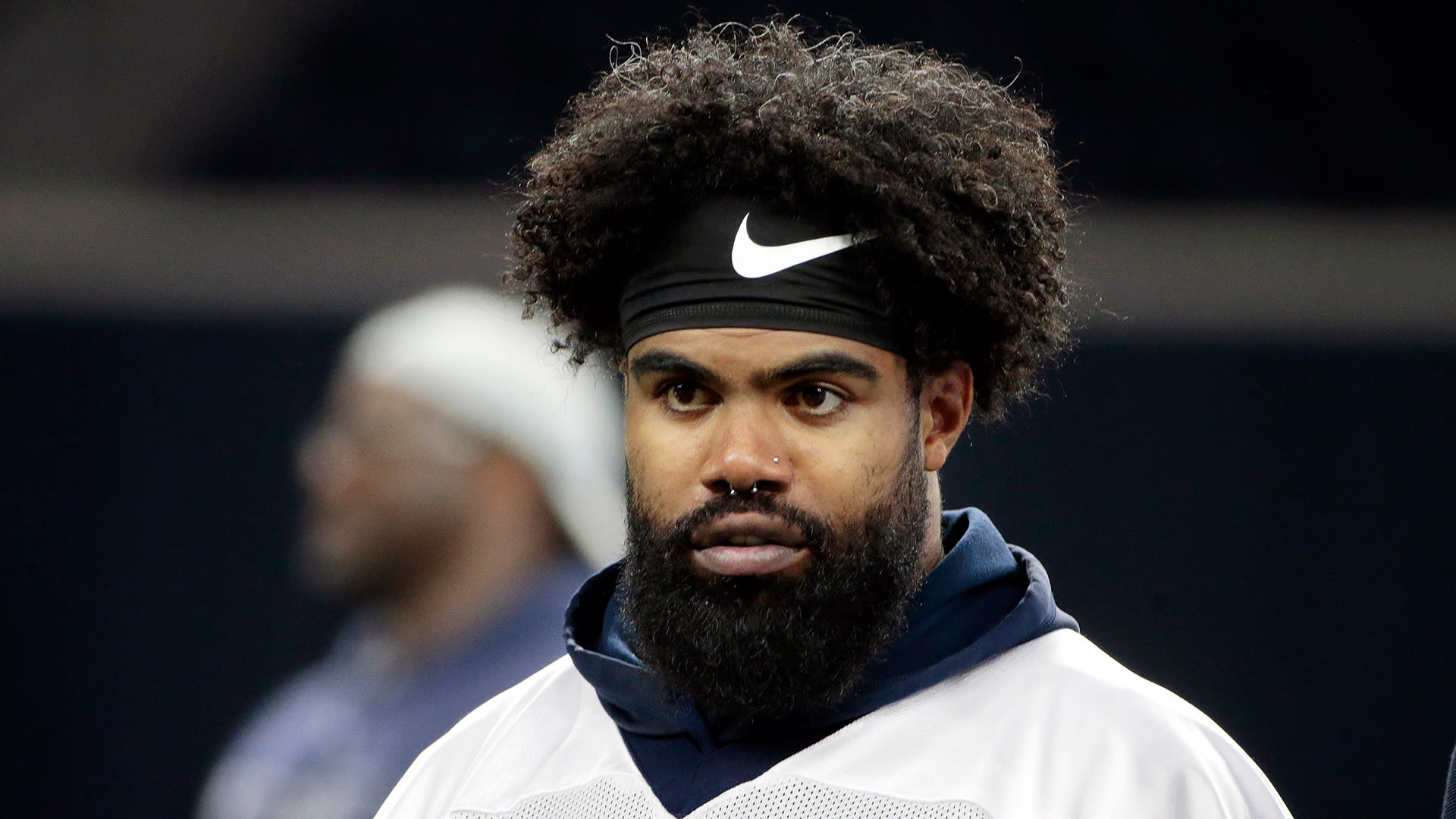 Ezekiel Elliott says he plans to take a selfie with Roger Goodell