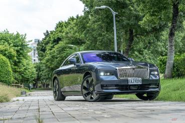 如何將純電推向顛峰？Rolls-Royce Spectre 賦予未來層峰世代最完美的詮釋