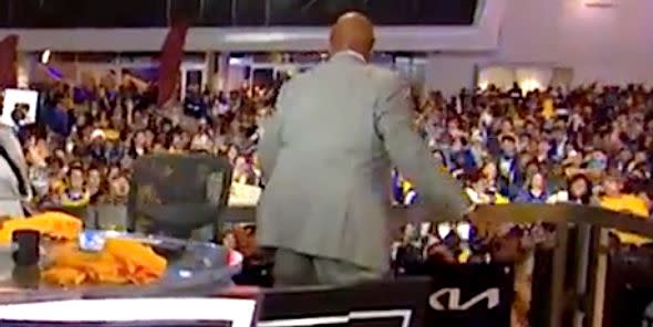 Charles Barkley Wields Coffee Cup At Warriors Fans After Getting Hit By Debris