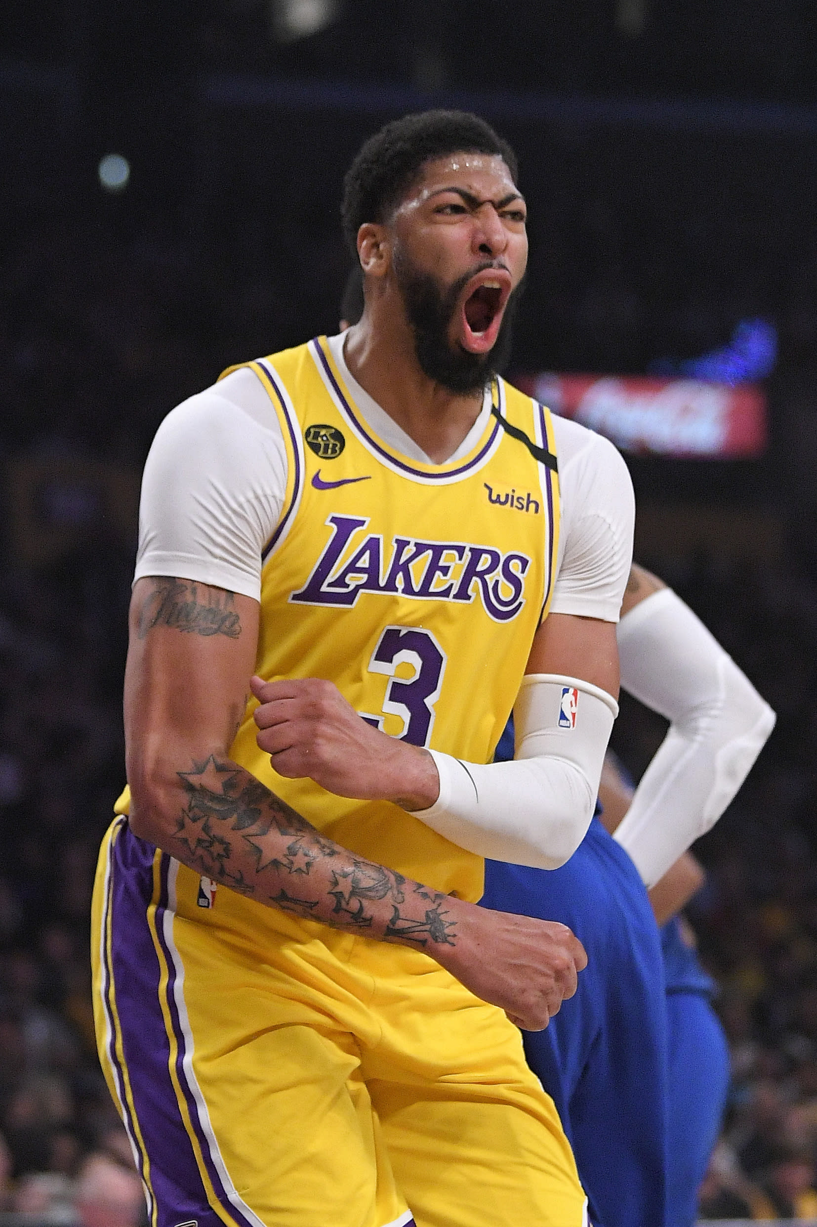 anthony davis in a lakers jersey