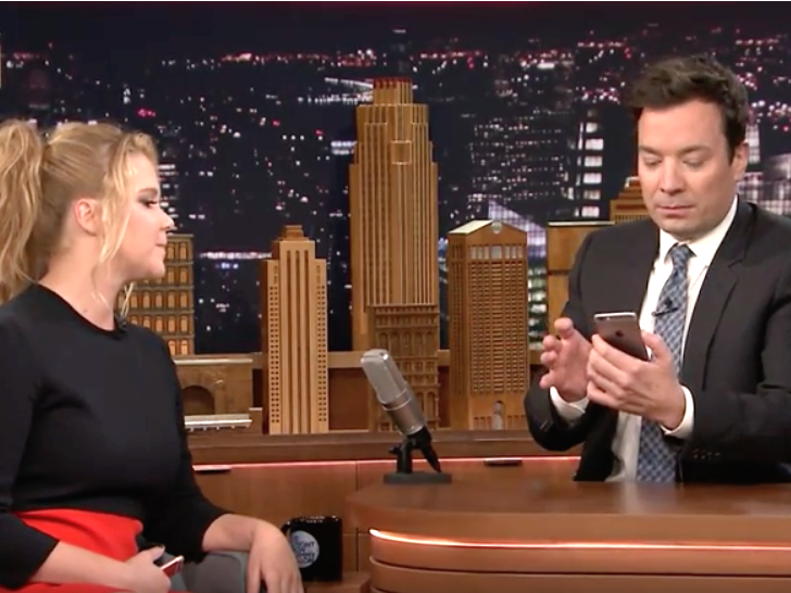 Jimmy Fallon And Amy Schumer Looked Through Each Others Phones And Explained Their Weirdest Photos 