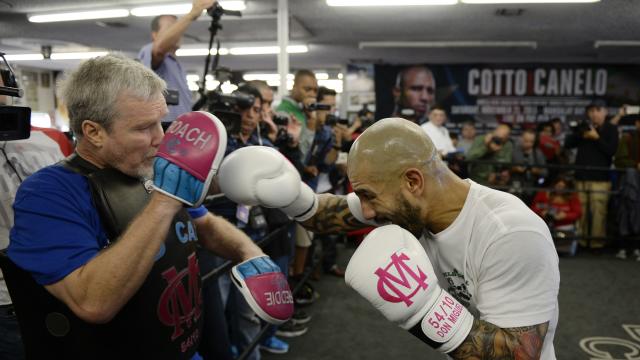 RADIO: Freddie Roach says Cotto is always early and Pacquiao is always late for practice