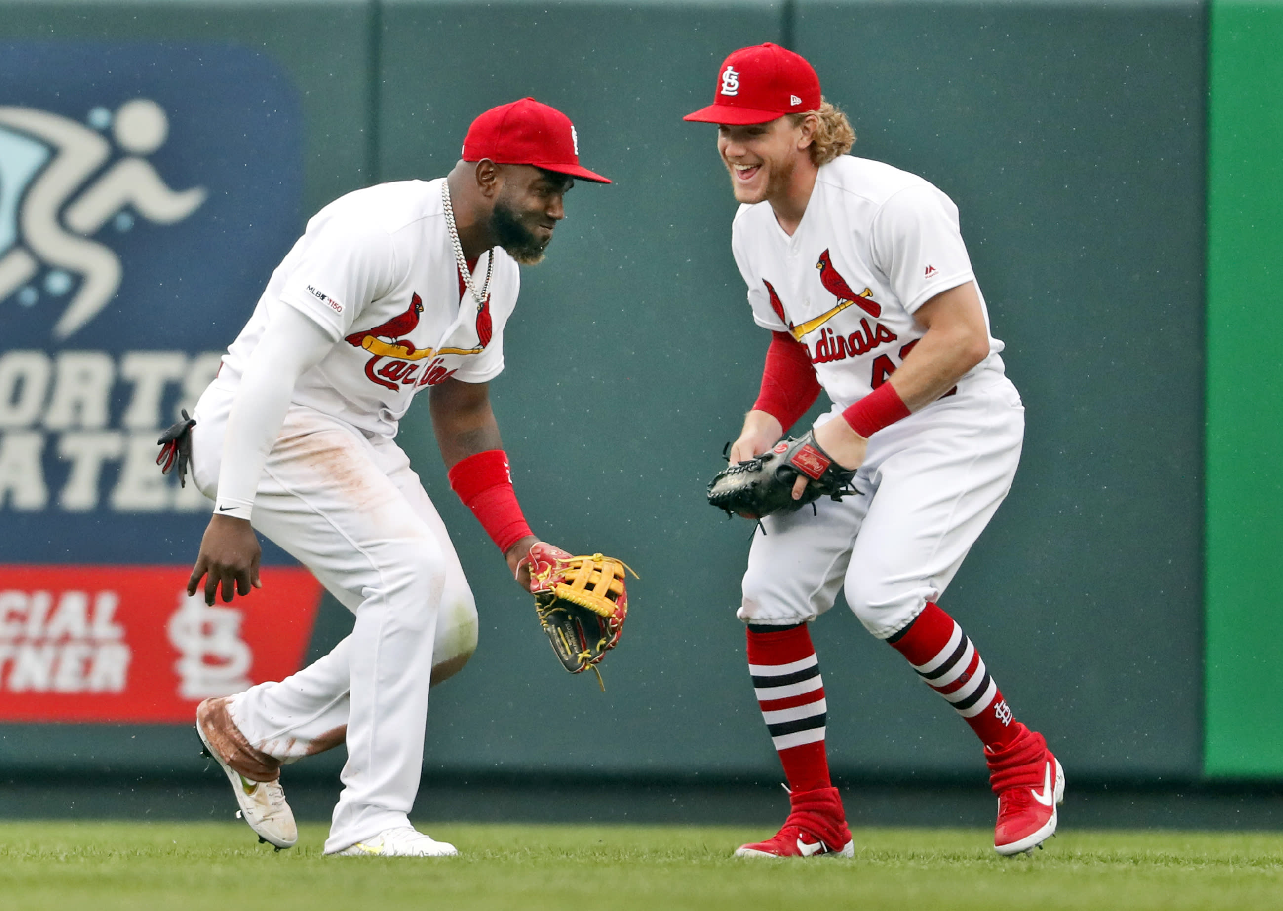 Wainwright heats up, Cards beat Brewers 5-2 for 3-game sweep