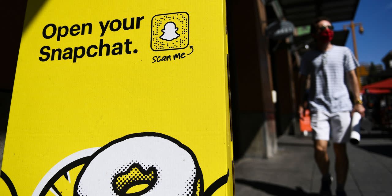 Snap Shares Tumble as Results Signal Intensified  Concerns Over Digital-Ad Spending