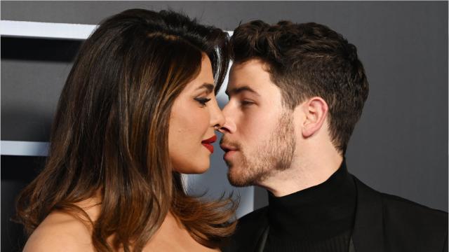 nick jonas kissing miley cyrus