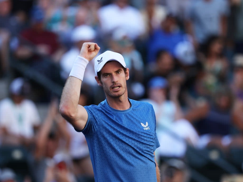 Andy Murray defiende el uso del servicio de axilas tras ser provocado por la multitud en la victoria de Indian Wells
