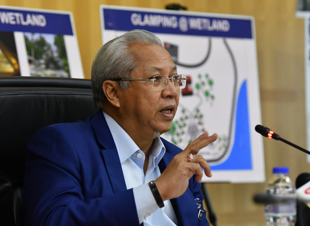 FT minister: KL to roll out mobile Covid-19 vaccination ...