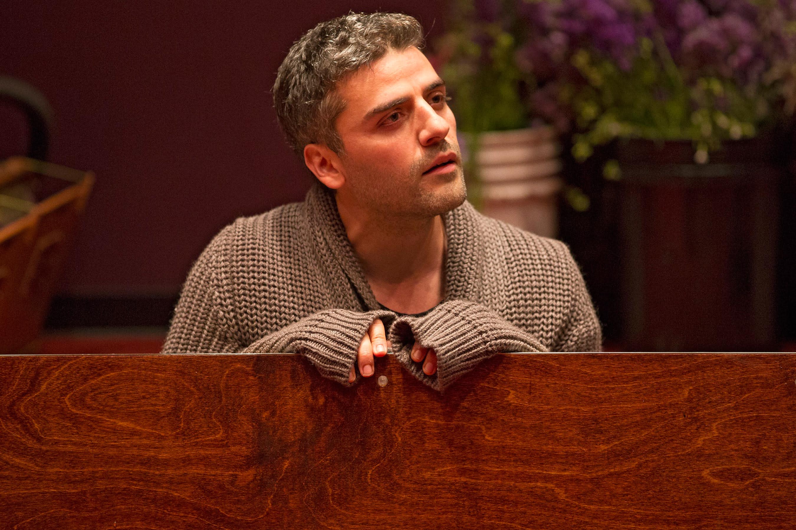 Oscar Isaac Commits Fully And Goes Pantsless In Hamlet Ew Stage Review 7275