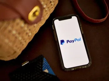 (Bloomberg) -- PayPal Holdings Inc.’s payment volume climbed 14% in the first quarter on increased consumer spending globally, giving a boost to the firm’s shares in early trading.Most Read from BloombergHSBC CEO Quinn Unexpectedly Steps Down After Almost 5 YearsTesla Soars on Tentative China Approval for Driving SystemStocks Trade for 390 Minutes a Day. Increasingly, Only 10 MatterBinance and CZ’s Fortunes Are Set to Grow, Jail or no JailCocoa Plunges Most Ever With Trader Exodus Sparking Huge