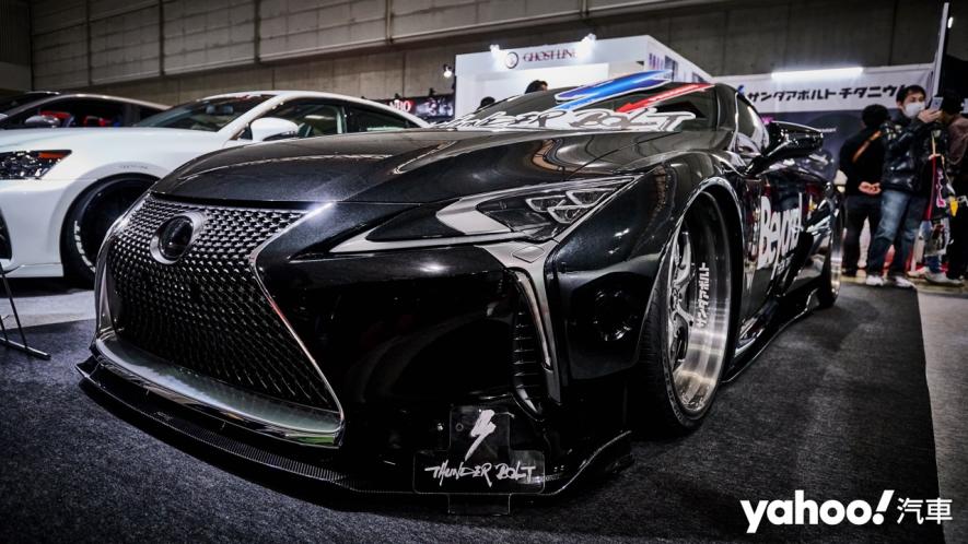 【東京改裝車展】寬而優雅的微暴力手段！Thunder Bolt打造「黑武士」級Lexus LC500！ - 10