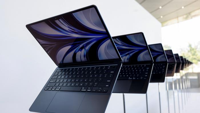 A new MacBook Air running M2 chip is seen displayed during Apple's annual Worldwide Developers Conference in San Jose, California, U.S. June 6, 2022. REUTERS/Peter DaSilva