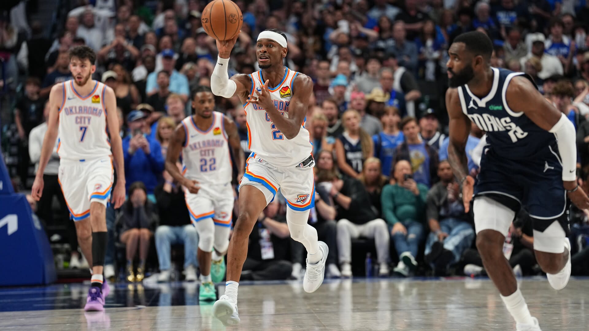 Gilgeous-Alexander takes over late, sparks Thunder comeback in Dallas to win Game 4, even series