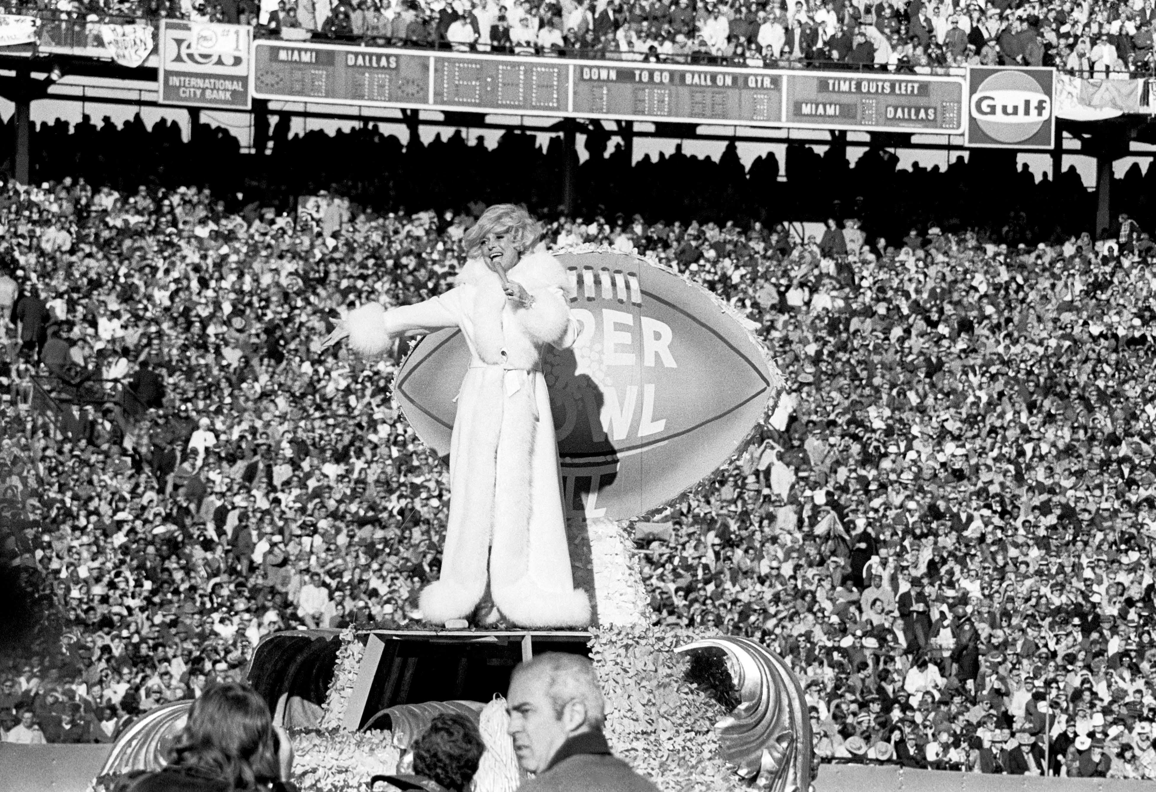 10 Memorable Moments from Super Bowl Halftime Shows