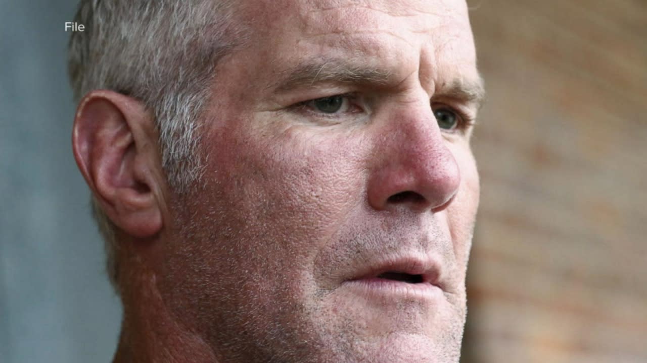 What's the deal with Brett Favre and the Mississippi welfare scandal?