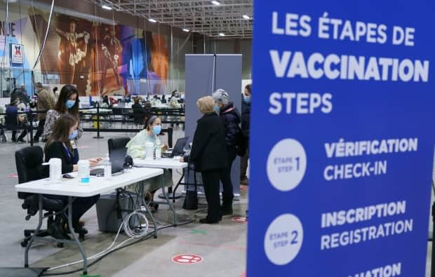 Montrealers 65 and over can now book a vaccine, as