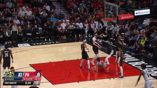 Aaron Gordon with a dunk vs the Portland Trail Blazers