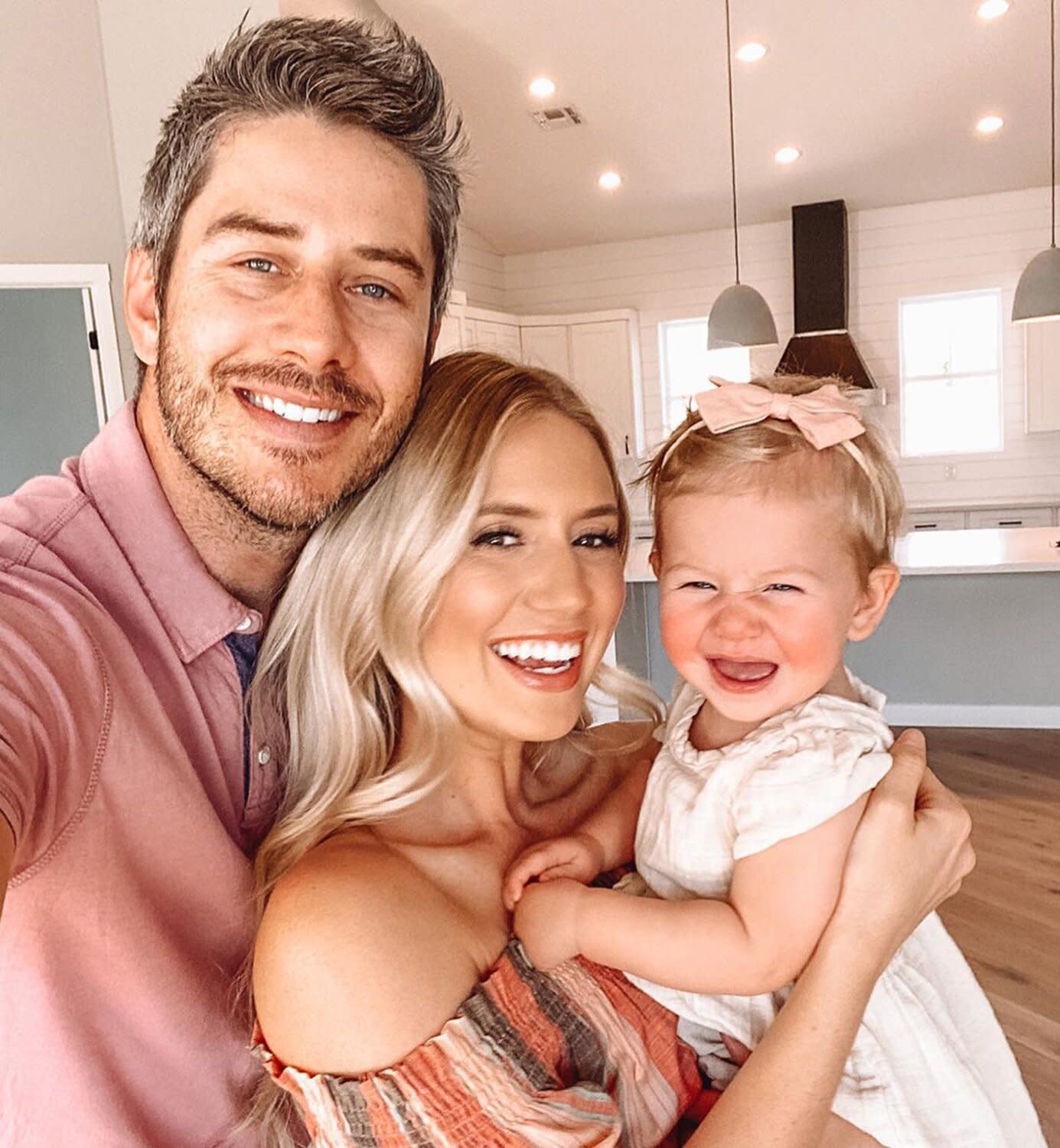 Bachelor Alums Arie Luyendyk Jr And Lauren Burnham Expecting Their Second Child Our Rainbow Baby