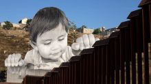 "Kikito", la gigantografia di un bimbo sul muro tra Usa e Messico