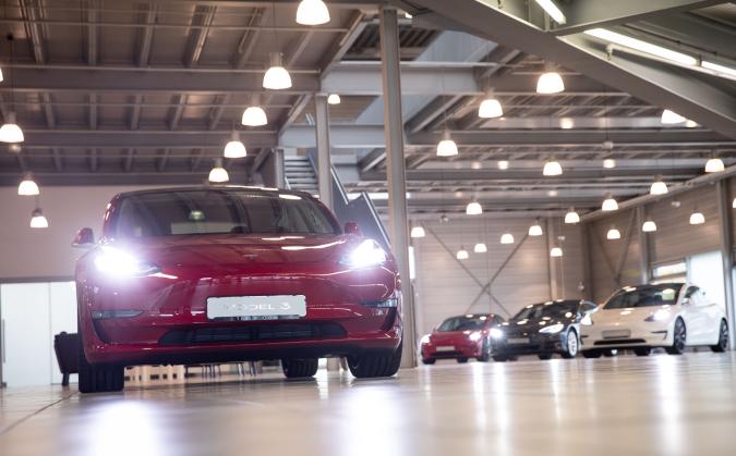 21 October 2020, Hamburg: A Tesla Model 3 (l) and other Tesla models are on display in the new Tesla Service Center. Photo: Christian Charisius/dpa (Photo by Christian Charisius/picture alliance via Getty Images)