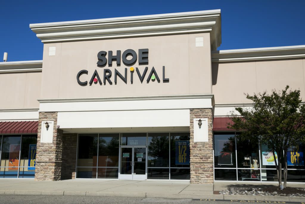 shoe carnival closing stores