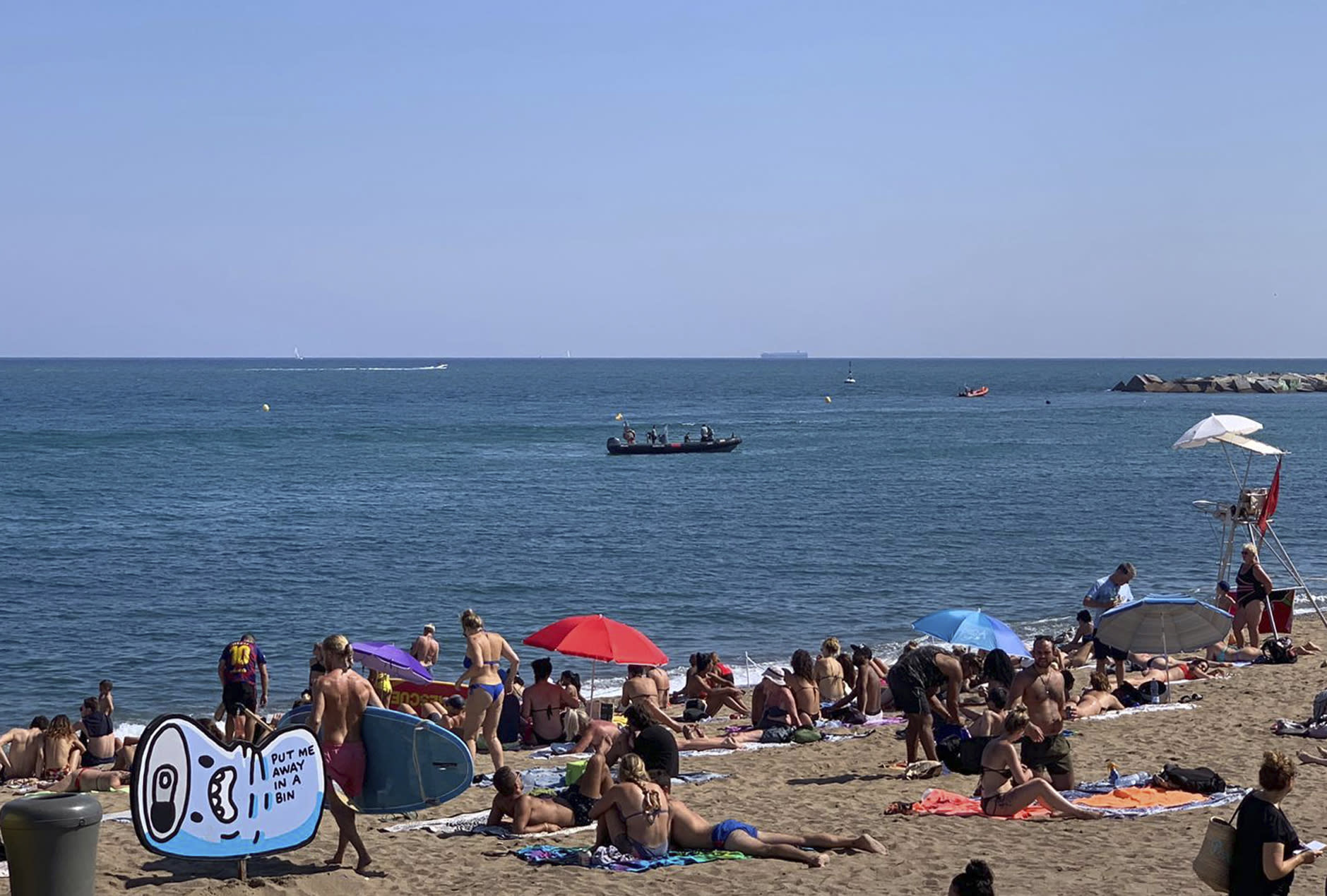 Barcelona Police Clear Beach Amid Report Of Explosive Device