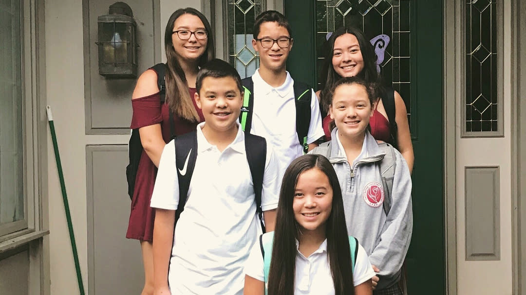 The Gosselin sextuplets go back to school — and they're all grown up! 